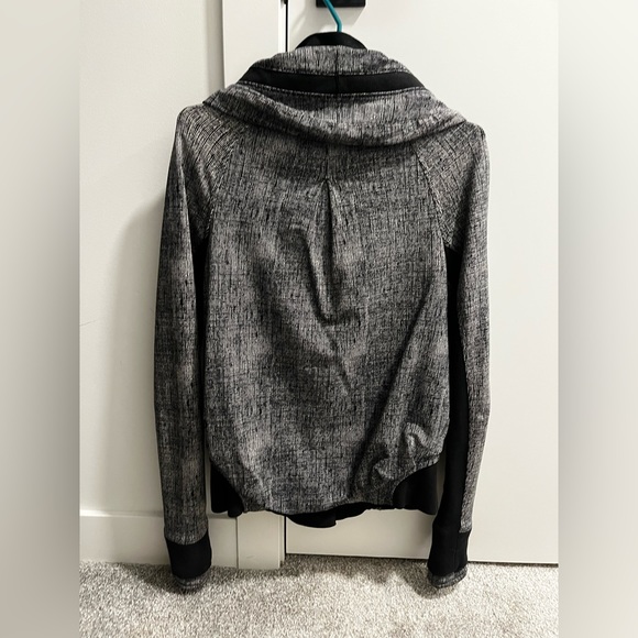 Lululemon Sweater, black and grey, size 6 - Picture 1 of 3